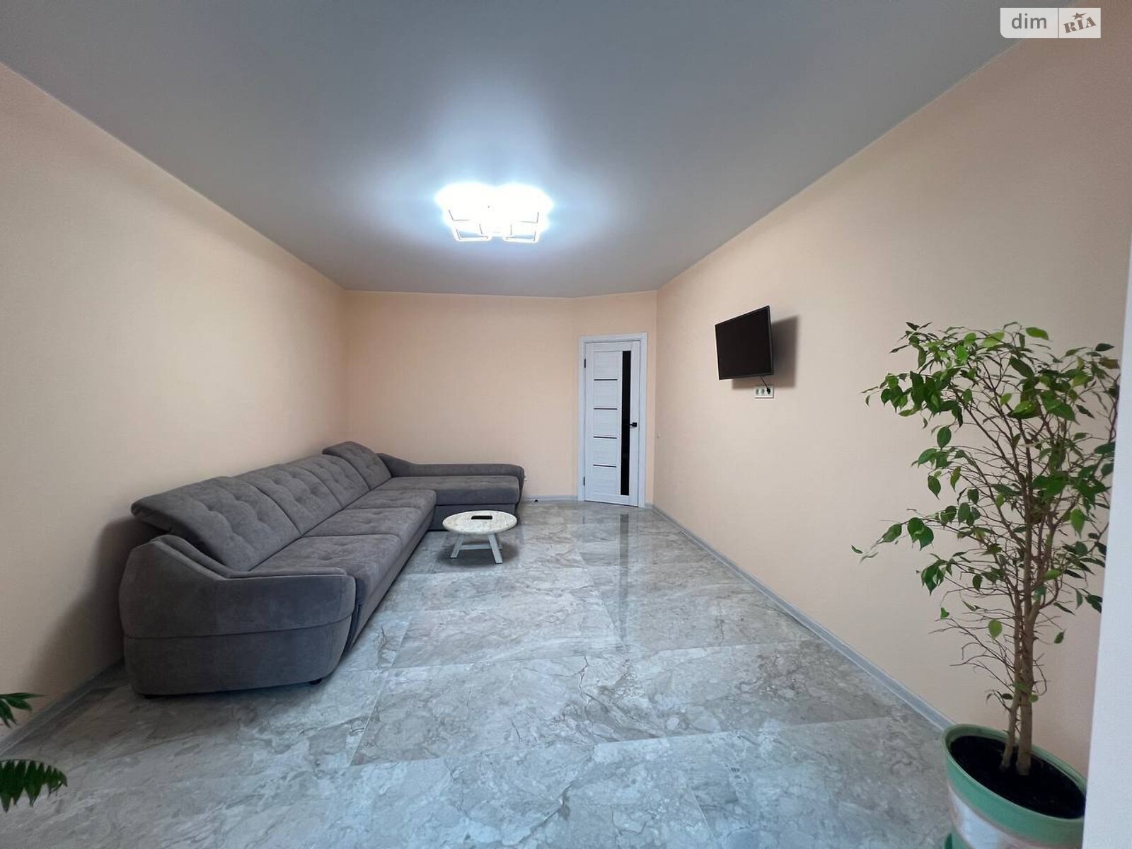 однокомнатная квартира в Ровно, район Авторынок, на ул. Соборная 285И в аренду на долгий срок помесячно фото 1