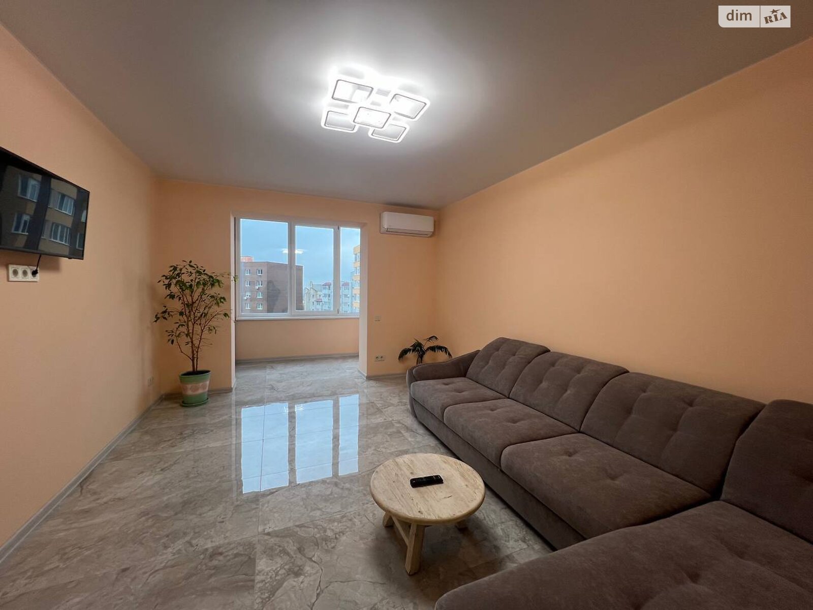 однокомнатная квартира в Ровно, район Авторынок, на ул. Соборная 285И в аренду на долгий срок помесячно фото 1