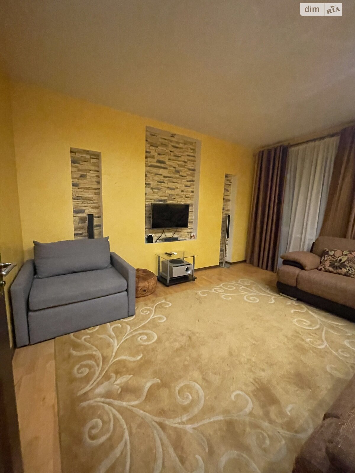 трехкомнатная квартира в Ровно, район Автовокзал, на ул. Галицкого Данилы в аренду на долгий срок помесячно фото 1