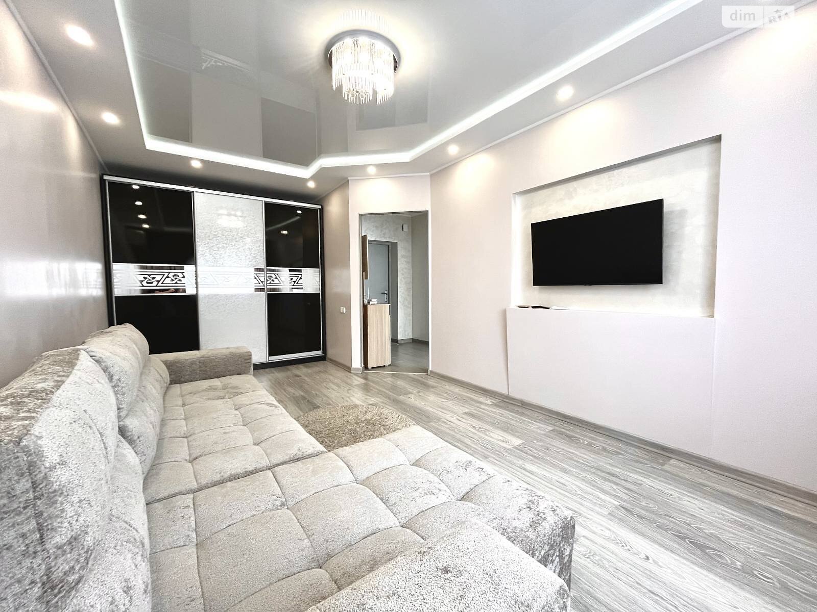 однокімнатна квартира в Рівному, район Боярка, на вул. Анатолія Лабунського в довготривалу оренду помісячно фото 1