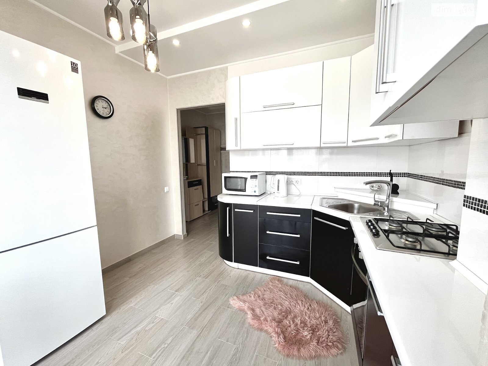 однокімнатна квартира в Рівному, район Боярка, на вул. Анатолія Лабунського в довготривалу оренду помісячно фото 1