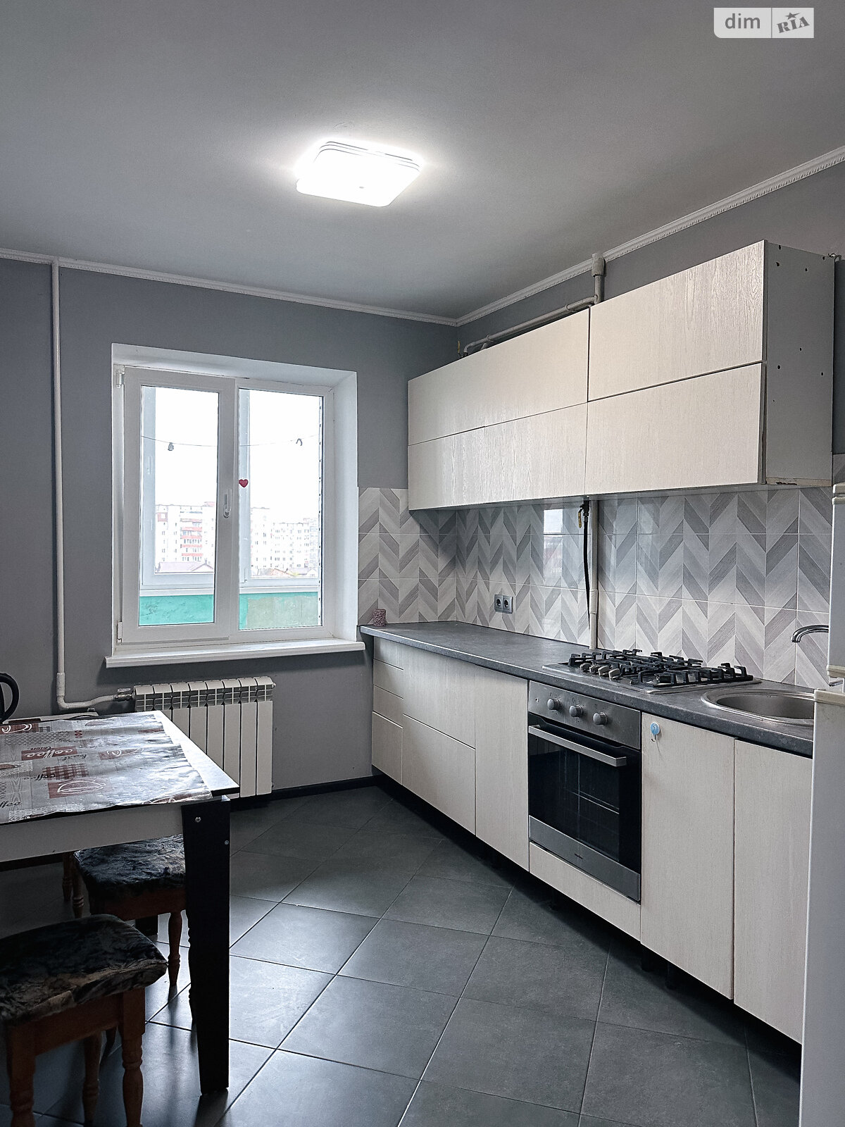 трехкомнатная квартира в Ровно, район Боярка, на ул. Кулика и Гудачека 6 в аренду на долгий срок помесячно фото 1