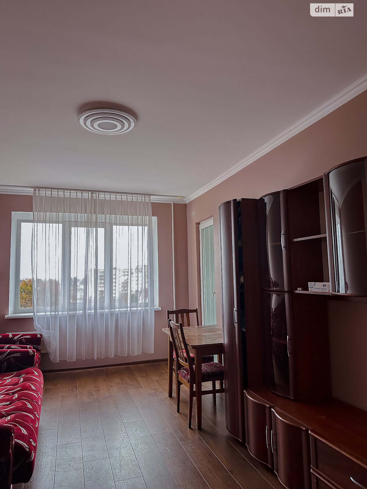 трехкомнатная квартира в Ровно, район Боярка, на ул. Кулика и Гудачека 6 в аренду на долгий срок помесячно фото 1