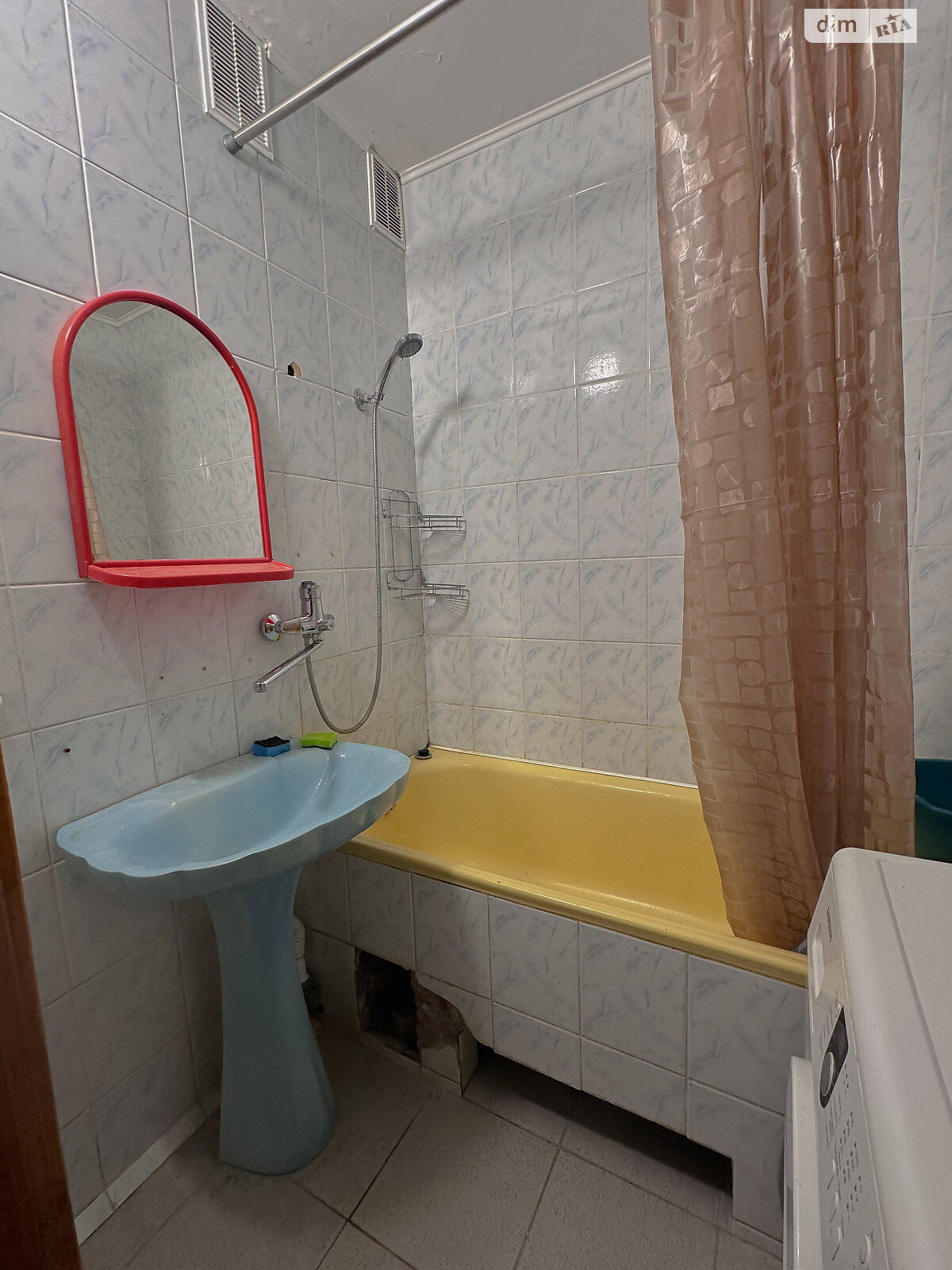 трехкомнатная квартира в Ровно, район Боярка, на ул. Кулика и Гудачека 6 в аренду на долгий срок помесячно фото 1