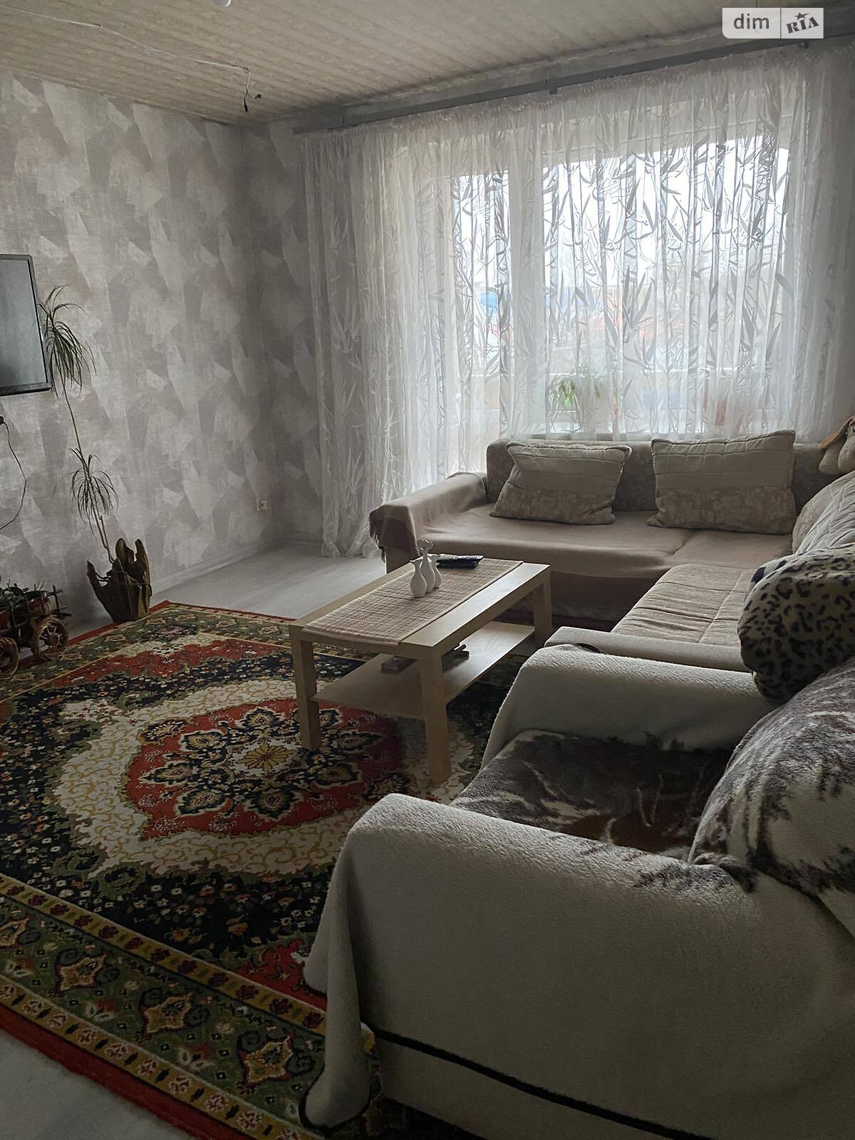 трикімнатна квартира з ремонтом в Рівному, район Чайка, на пров. Червонія в довготривалу оренду помісячно фото 1 трикімнатна квартира з ремонтом в Рівному, район Чайка, на пров. Червонія в довготривалу оренду помісячно фото 1