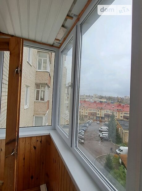 трехкомнатная квартира с ремонтом в Ровно, район Чайка, на Гайдамацька (Струтинської) 31 в аренду на долгий срок помесячно фото 1