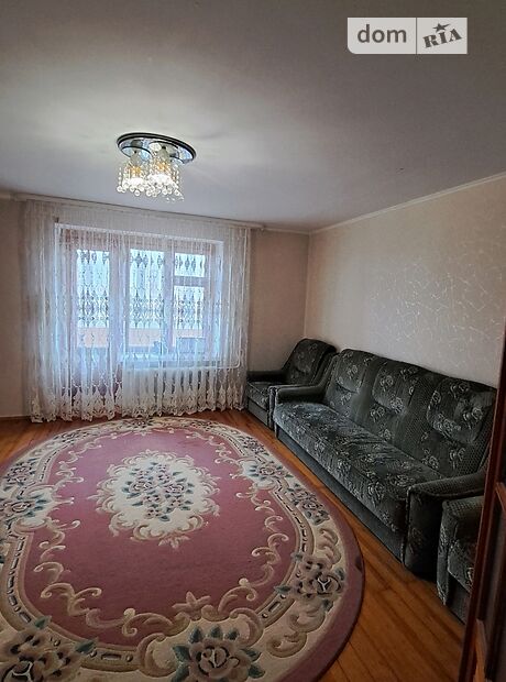 трехкомнатная квартира с ремонтом в Ровно, район Чайка, на Гайдамацька (Струтинської) 31 в аренду на долгий срок помесячно фото 1