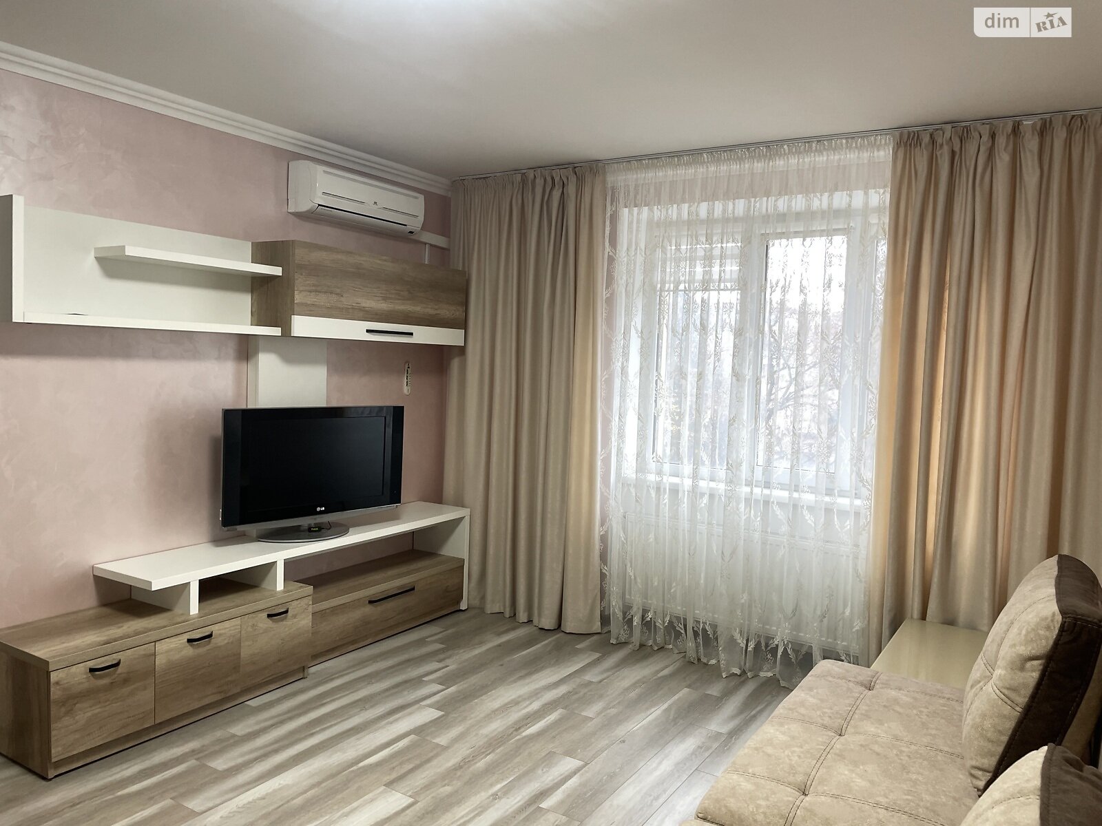 однокомнатная квартира в Ровно, район Чайка, на ул. Гайдамацкая 13Б в аренду на долгий срок помесячно фото 1