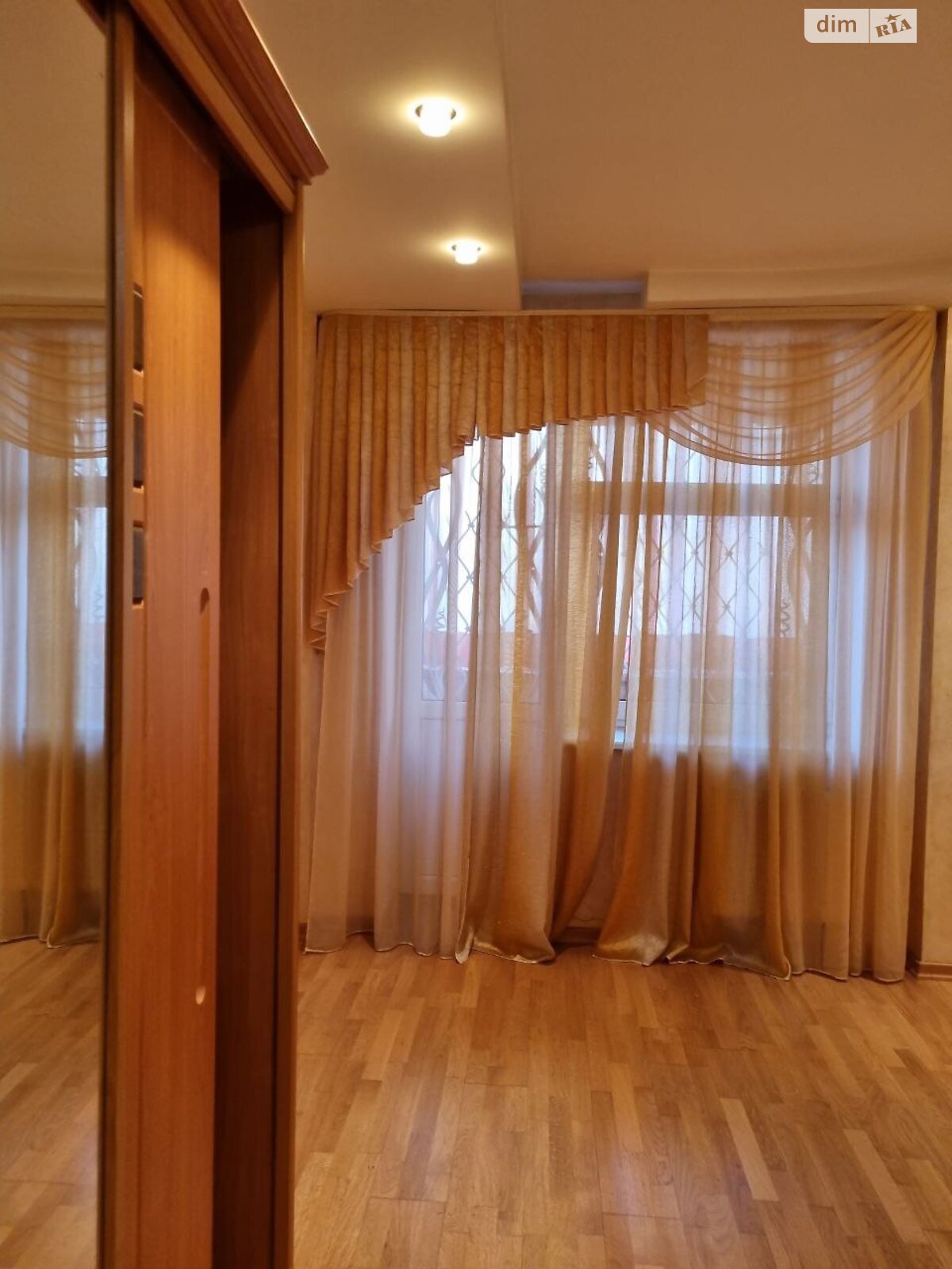 трехкомнатная квартира в Ровно, на ул. Черновола Вячеслава в аренду на долгий срок помесячно фото 1