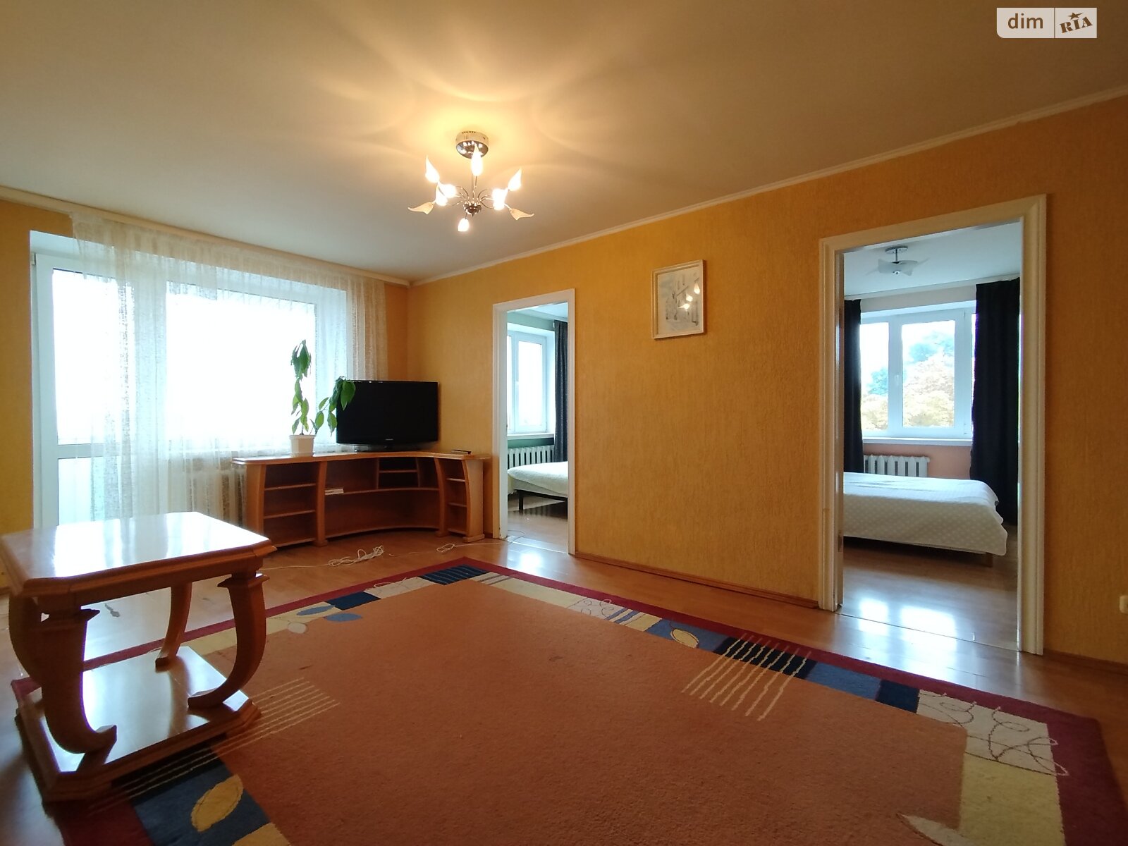 трехкомнатная квартира в Ровно, район Дозорцева, на просп. Генерала Безручка в аренду на долгий срок помесячно фото 1