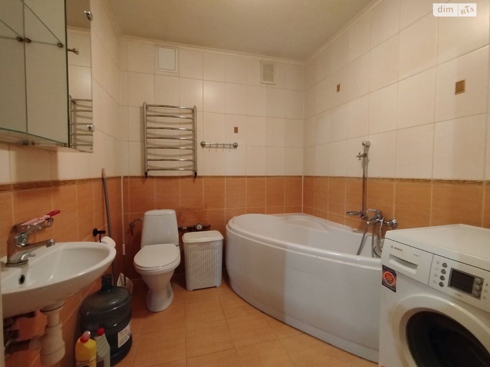 трехкомнатная квартира в Ровно, район Дозорцева, на просп. Генерала Безручка в аренду на долгий срок помесячно фото 1 трехкомнатная квартира в Ровно, район Дозорцева, на просп. Генерала Безручка в аренду на долгий срок помесячно фото 1