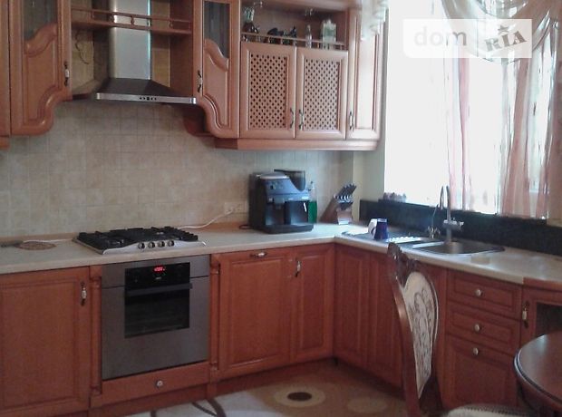 трехкомнатная квартира с мебелью в Ровно, на ул. Дубенская в аренду на долгий срок помесячно фото 1 трехкомнатная квартира с мебелью в Ровно, на ул. Дубенская в аренду на долгий срок помесячно фото 1