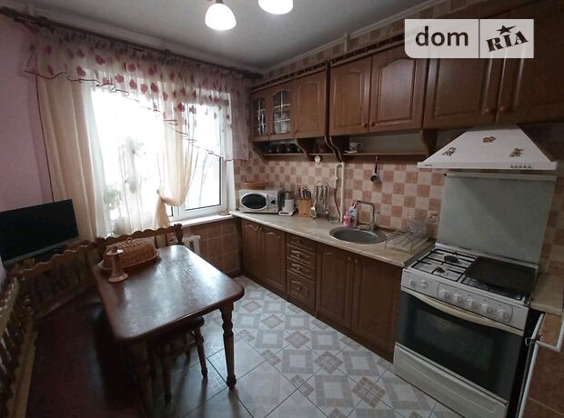трехкомнатная квартира с мебелью в Ровно, район Химик, в аренду на долгий срок помесячно фото 1 трехкомнатная квартира с мебелью в Ровно, район Химик, в аренду на долгий срок помесячно фото 1