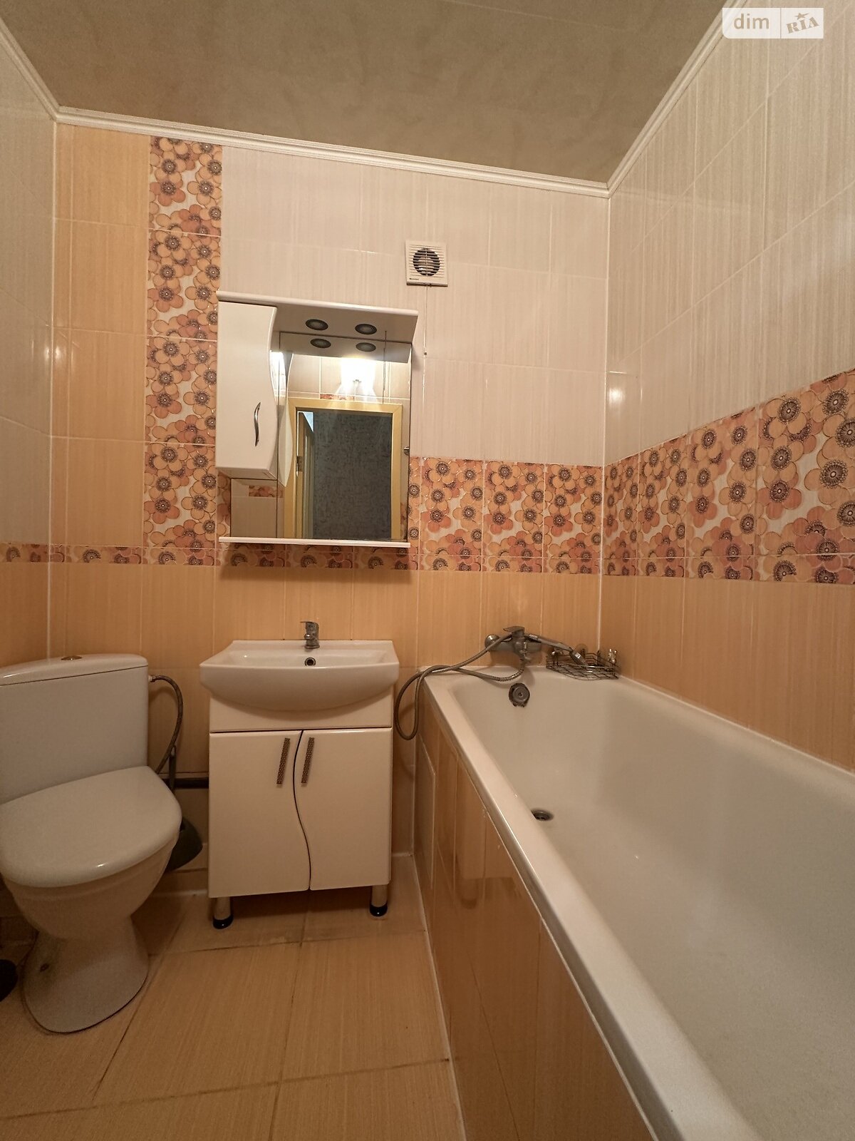 двокімнатна квартира в Рівному, район Пивзавод, на вул. Соборна в довготривалу оренду помісячно фото 1