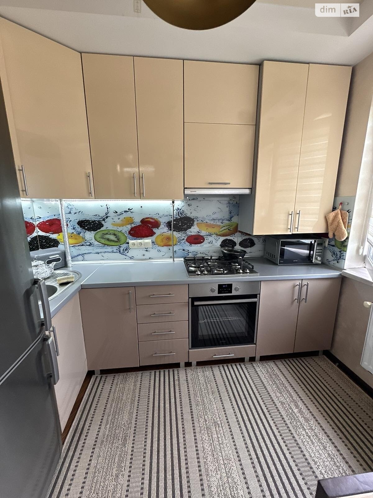 однокімнатна квартира в Рівному, район Пивзавод, на вул. Соборна в довготривалу оренду помісячно фото 1 однокімнатна квартира в Рівному, район Пивзавод, на вул. Соборна в довготривалу оренду помісячно фото 1