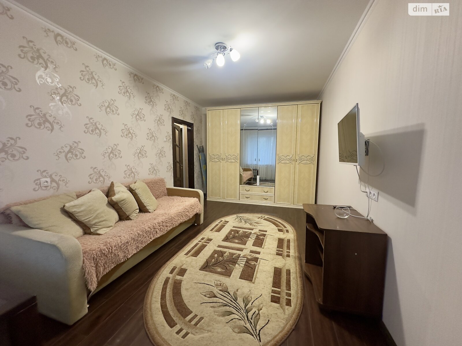 однокімнатна квартира в Рівному, район Політон, на вул. Грушевського Академіка 40 в довготривалу оренду помісячно фото 1 однокімнатна квартира в Рівному, район Політон, на вул. Грушевського Академіка 40 в довготривалу оренду помісячно фото 1