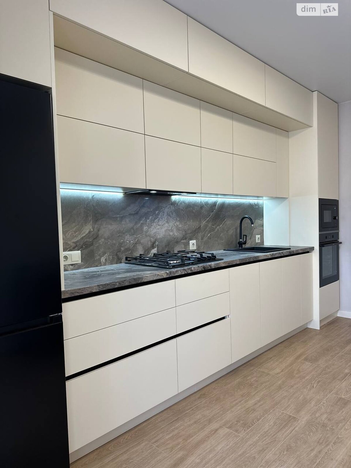 однокомнатная квартира в Ровно, район Счастливое, на ул. Черновола Вячеслава в аренду на долгий срок помесячно фото 1