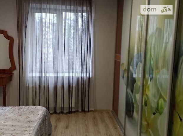 трехкомнатная квартира с мебелью в Ровно, район Северный, на ул. Богоявленская в аренду на долгий срок помесячно фото 1