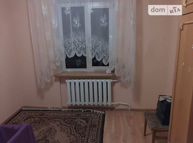 трехкомнатная квартира с мебелью в Ровно, район Северный, на ул. Коновальца Евгения в аренду на долгий срок помесячно фото 1