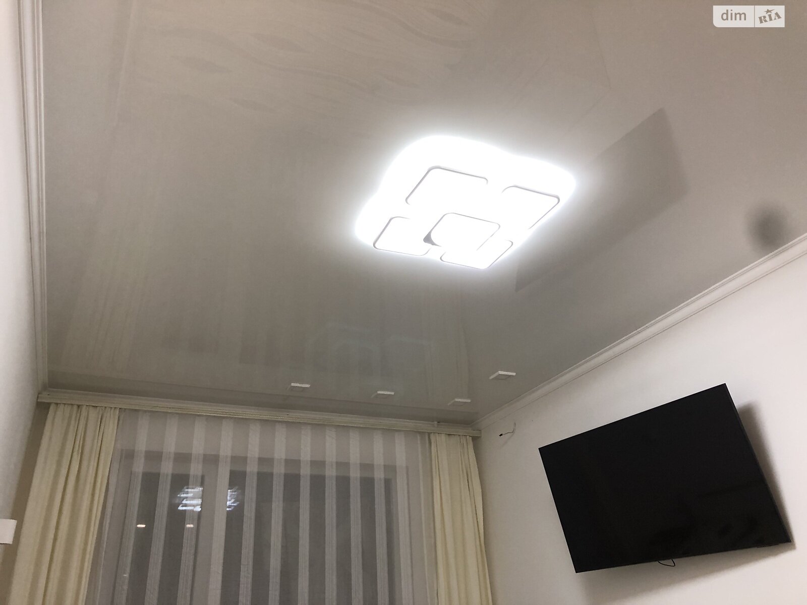 однокімнатна квартира в Рівному, район Північний, на вул. Шухевича Романа в довготривалу оренду помісячно фото 1