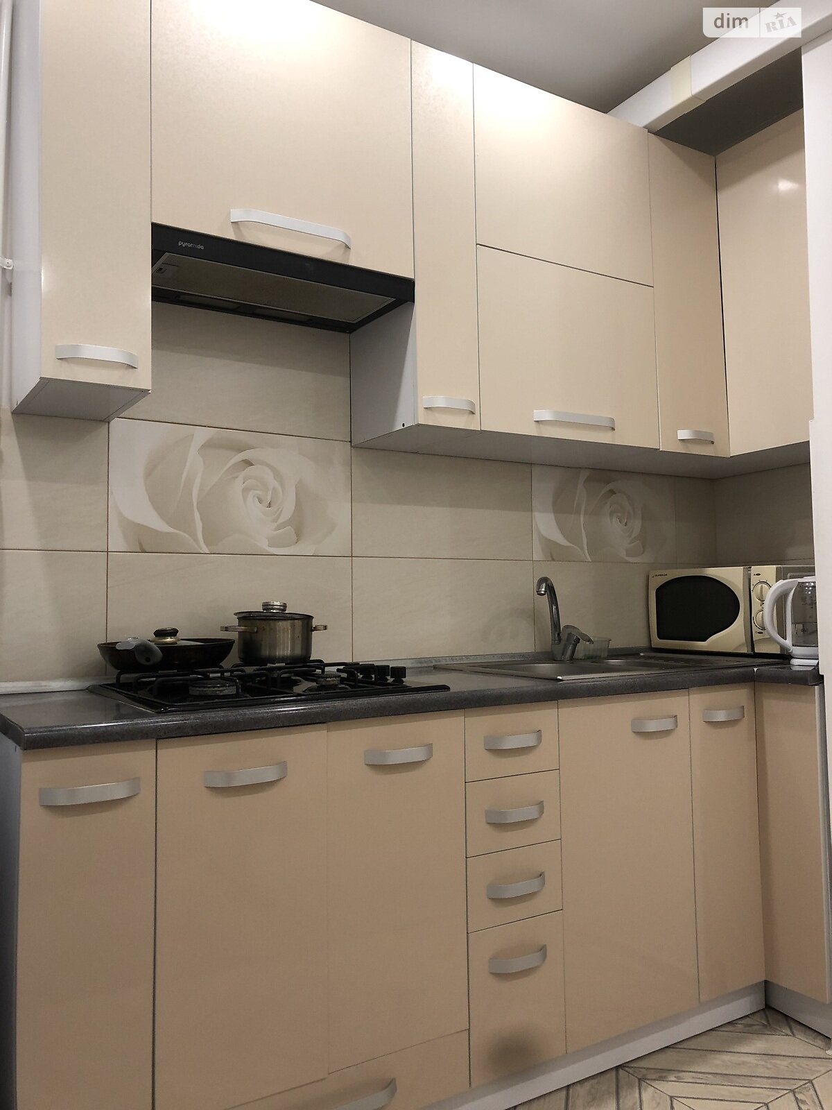 однокімнатна квартира в Рівному, район Північний, на вул. Шухевича Романа в довготривалу оренду помісячно фото 1