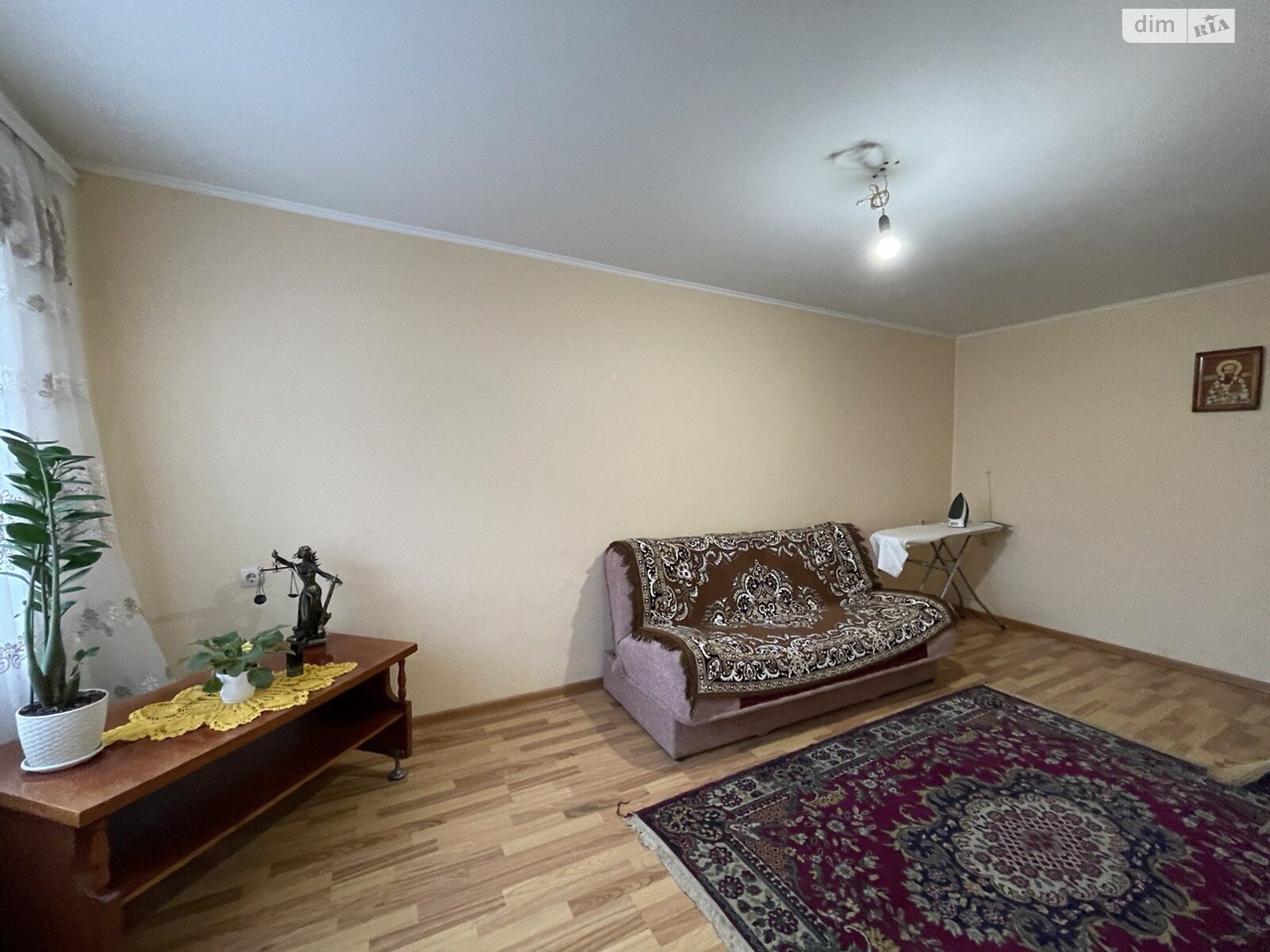 трехкомнатная квартира в Ровно, на ул. Соборная 446А в аренду на долгий срок помесячно фото 1
