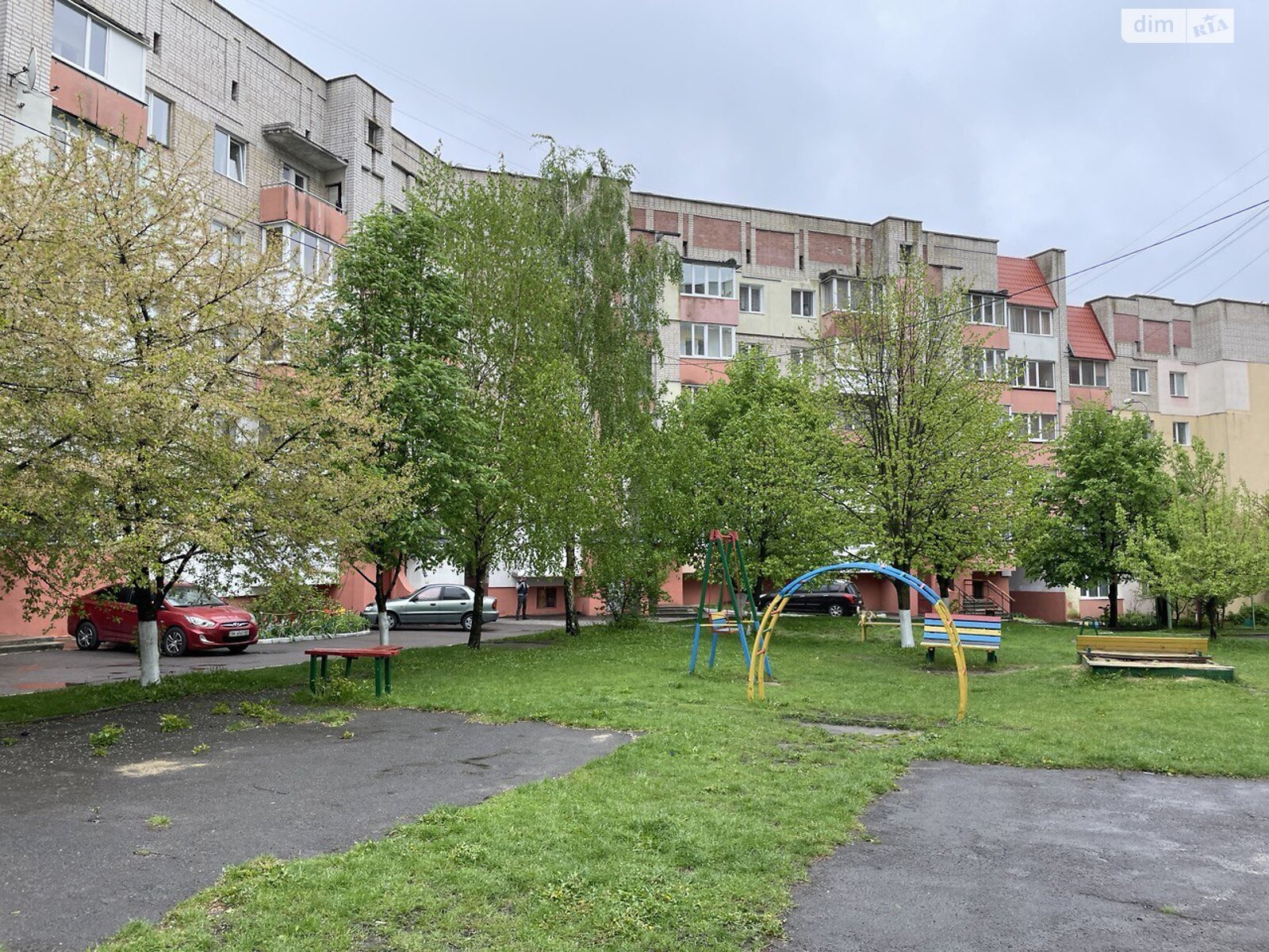 трехкомнатная квартира в Ровно, на ул. Соборная 446А в аренду на долгий срок помесячно фото 1