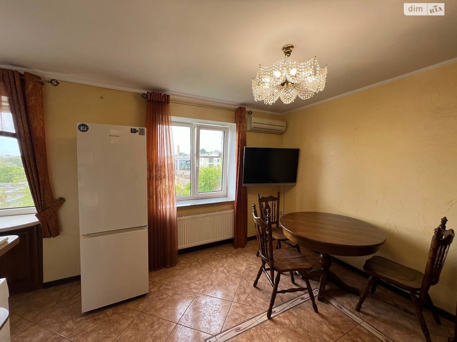 трехкомнатная квартира в Ровно, район Центр, на ул. Александра Борисенко 2 в аренду на долгий срок помесячно фото 1