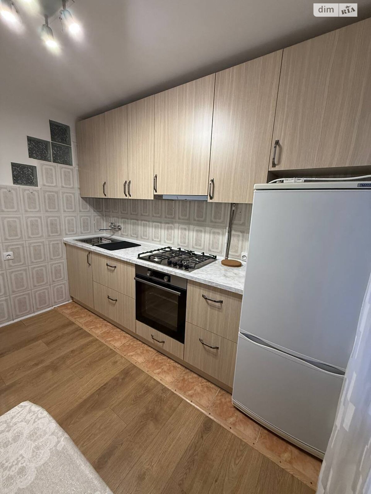 трехкомнатная квартира в Ровно, район Центр, на ул. Героев полиции в аренду на долгий срок помесячно фото 1