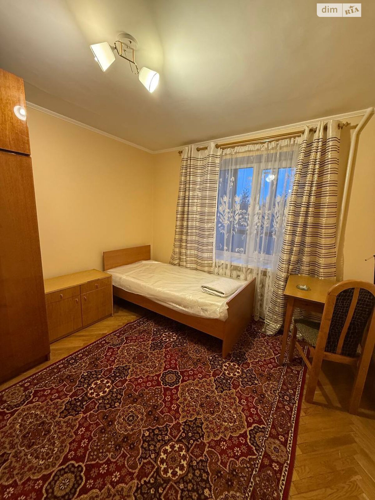 трехкомнатная квартира в Ровно, район Центр, на ул. Героев полиции в аренду на долгий срок помесячно фото 1