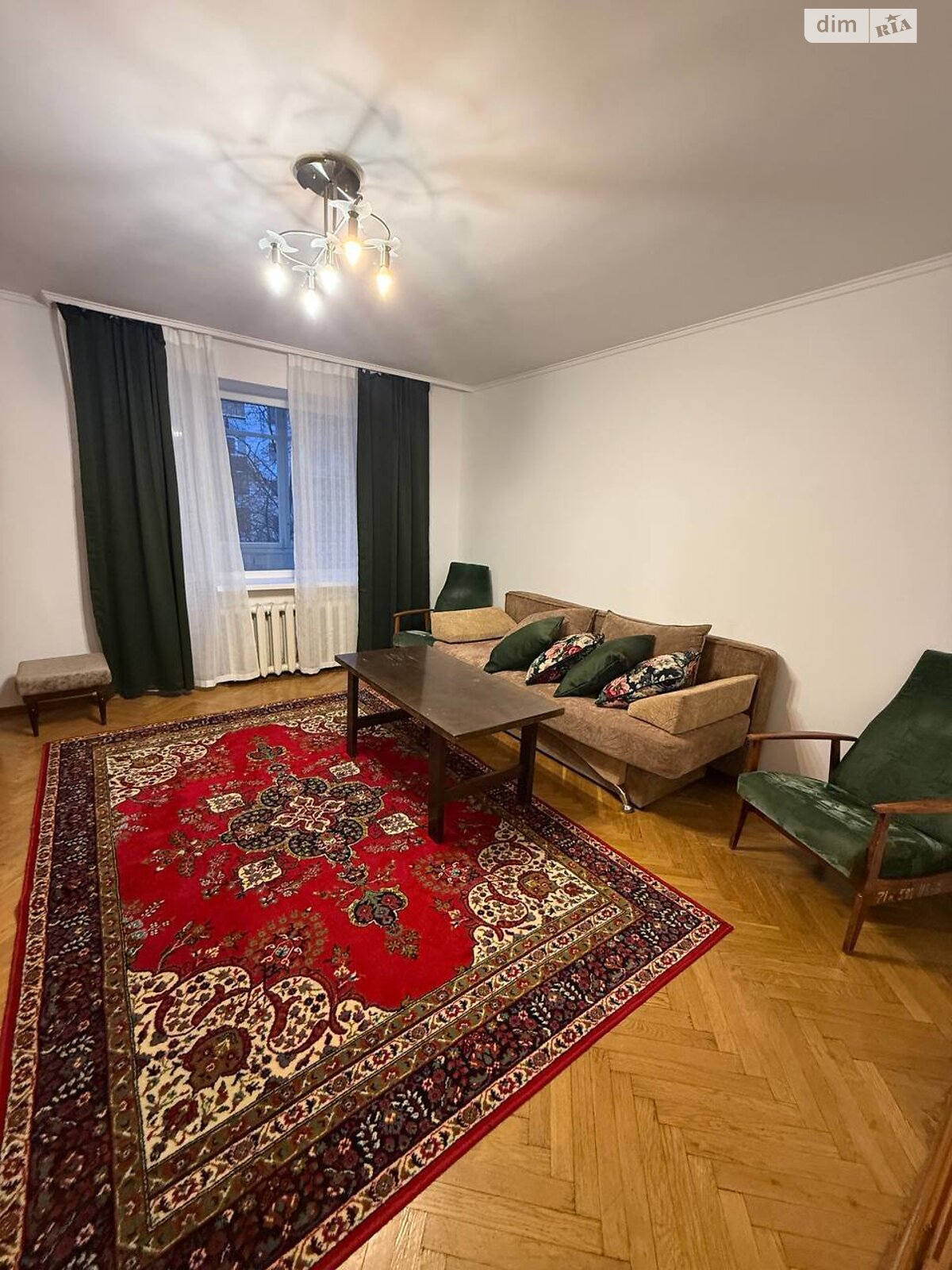 трехкомнатная квартира в Ровно, район Центр, на ул. Героев полиции в аренду на долгий срок помесячно фото 1