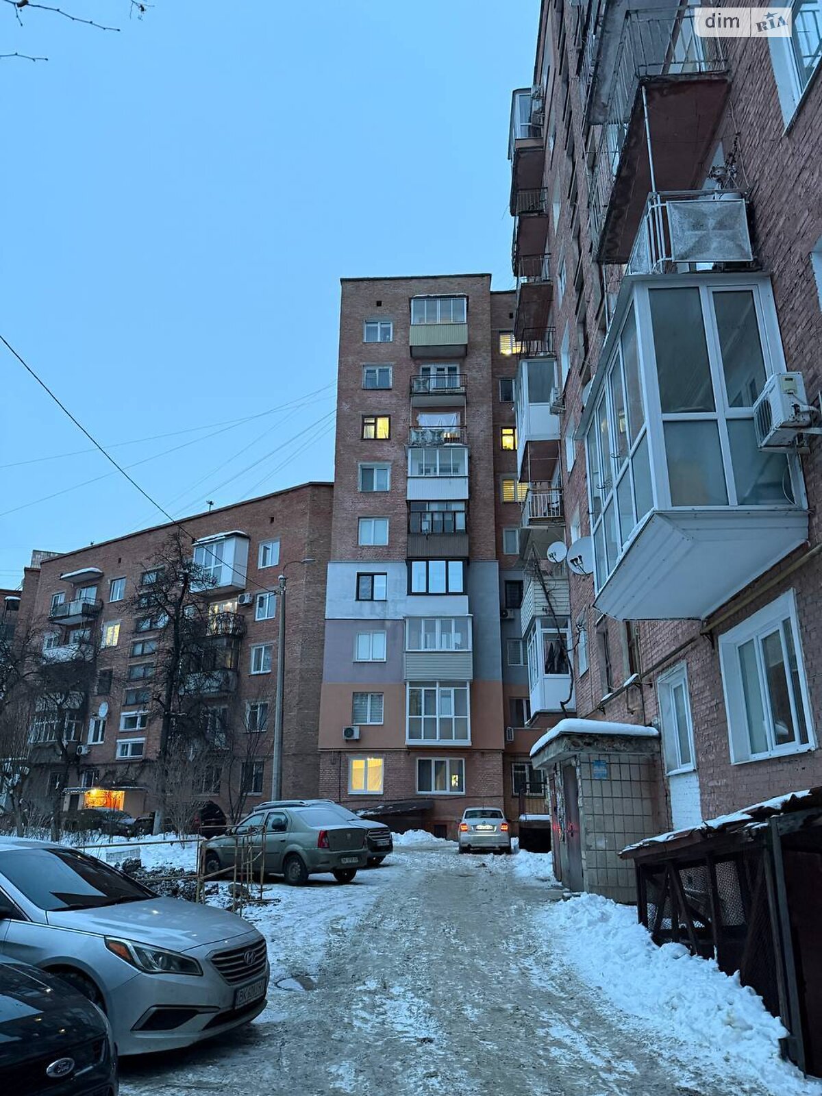 трехкомнатная квартира в Ровно, район Центр, на ул. Героев полиции в аренду на долгий срок помесячно фото 1