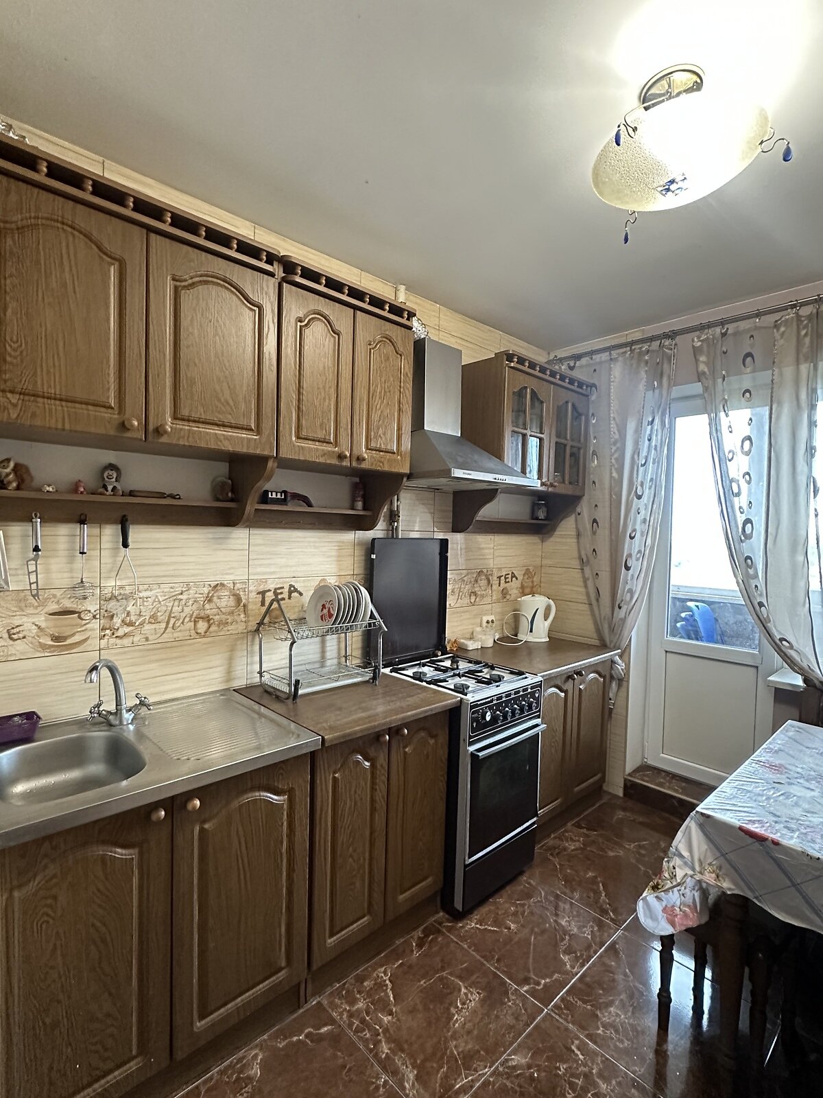 трехкомнатная квартира с ремонтом в Ровно, район Центр, на ул. Князя Владимира в аренду на долгий срок помесячно фото 1 трехкомнатная квартира с ремонтом в Ровно, район Центр, на ул. Князя Владимира в аренду на долгий срок помесячно фото 1