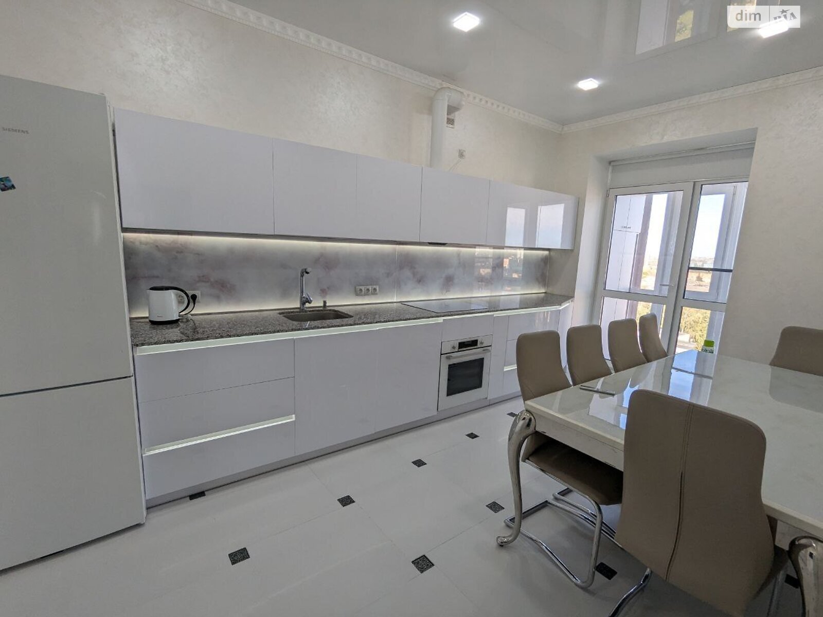 трикімнатна квартира в Рівному, район Центр, на вул. Мазепи Гетьмана 3 в довготривалу оренду помісячно фото 1 трикімнатна квартира в Рівному, район Центр, на вул. Мазепи Гетьмана 3 в довготривалу оренду помісячно фото 1