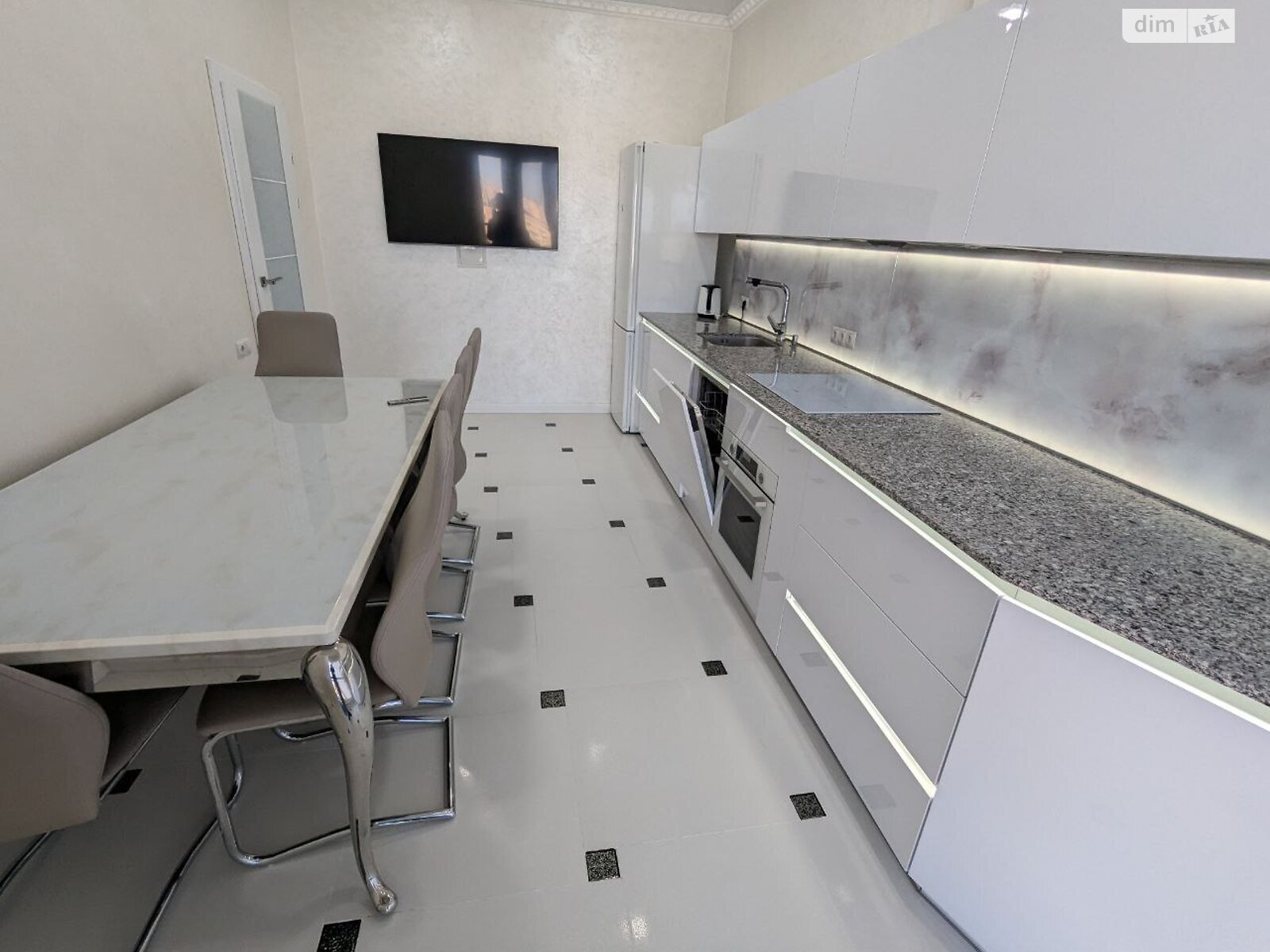 трикімнатна квартира в Рівному, район Центр, на вул. Мазепи Гетьмана 3 в довготривалу оренду помісячно фото 1 трикімнатна квартира в Рівному, район Центр, на вул. Мазепи Гетьмана 3 в довготривалу оренду помісячно фото 1