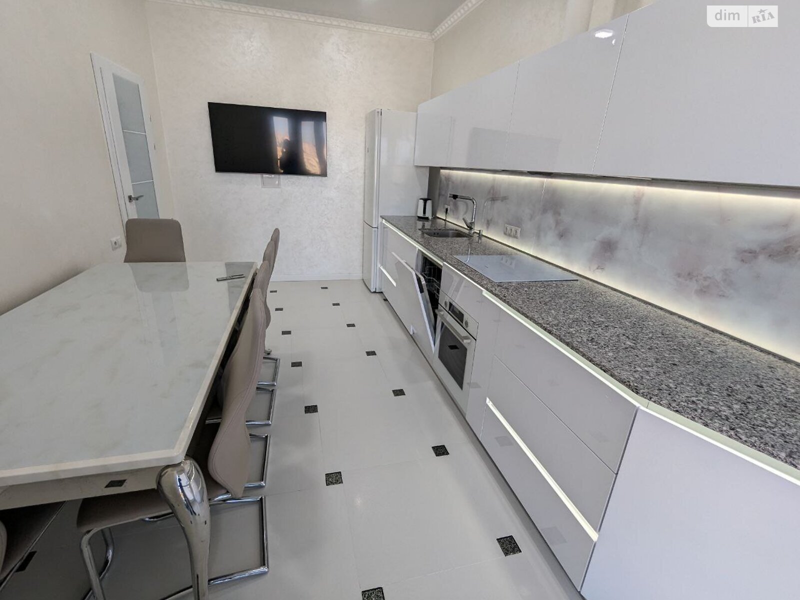 трикімнатна квартира в Рівному, район Центр, на вул. Мазепи Гетьмана 3 в довготривалу оренду помісячно фото 1 трикімнатна квартира в Рівному, район Центр, на вул. Мазепи Гетьмана 3 в довготривалу оренду помісячно фото 1