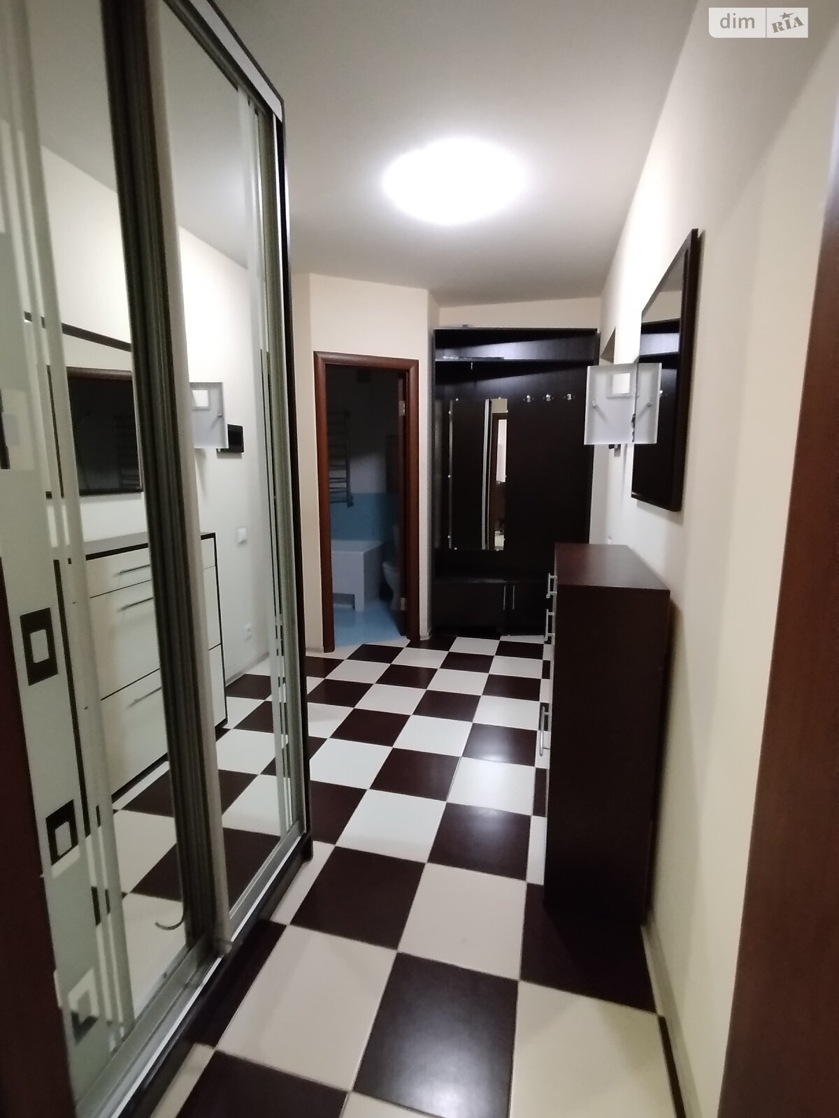 двухкомнатная квартира в Ровно, район Центр, на просп. Мира в аренду на долгий срок помесячно фото 1 двухкомнатная квартира в Ровно, район Центр, на просп. Мира в аренду на долгий срок помесячно фото 1