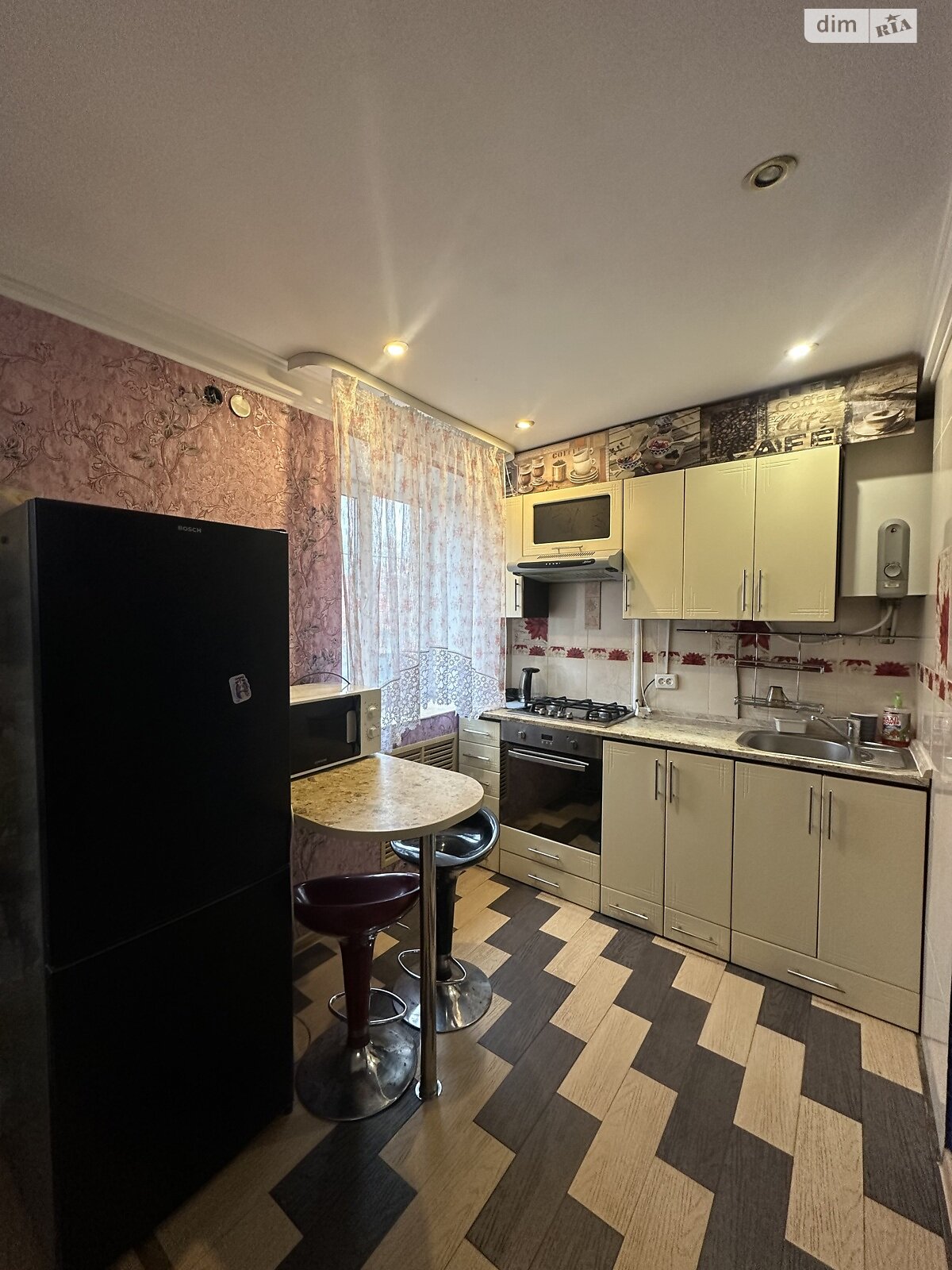 однокімнатна квартира в Рівному, район Центр, на вул. Полуботка Гетьмана в довготривалу оренду помісячно фото 1