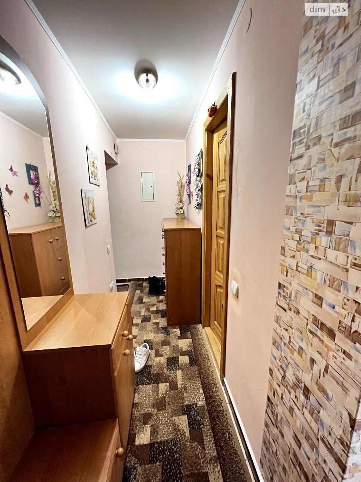 двухкомнатная квартира в Ровно, район Центр, на ул. Соборная в аренду на долгий срок помесячно фото 1 двухкомнатная квартира в Ровно, район Центр, на ул. Соборная в аренду на долгий срок помесячно фото 1