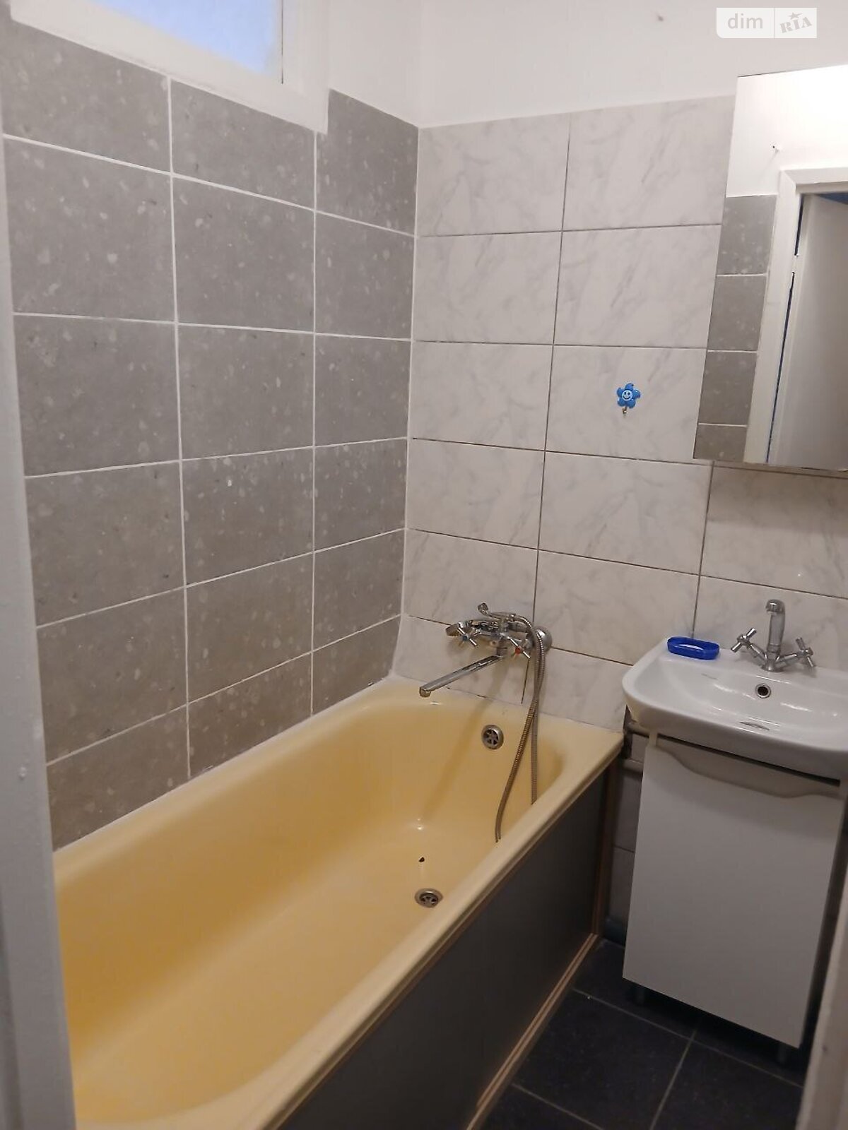 трехкомнатная квартира в Ровно, район Центр, на ул. Соборная 36 в аренду на долгий срок помесячно фото 1