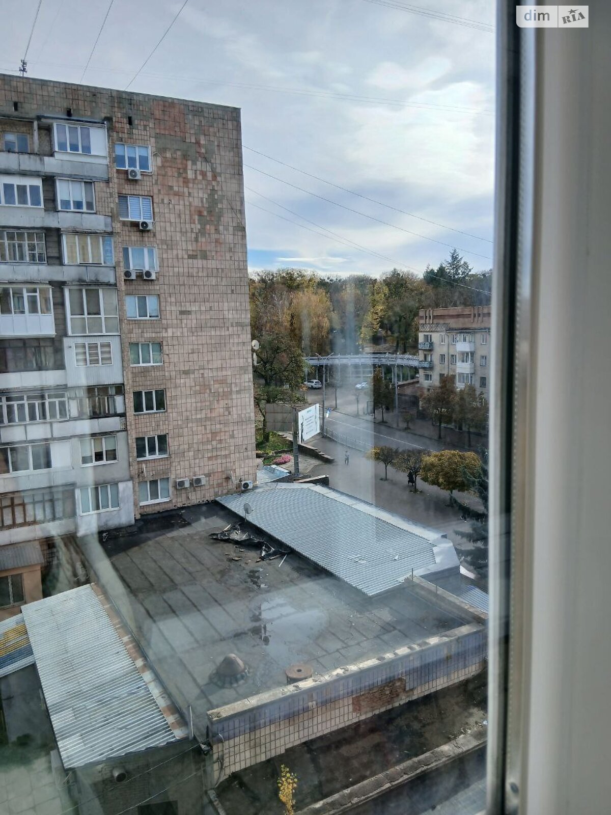 трехкомнатная квартира в Ровно, район Центр, на ул. Соборная 36 в аренду на долгий срок помесячно фото 1