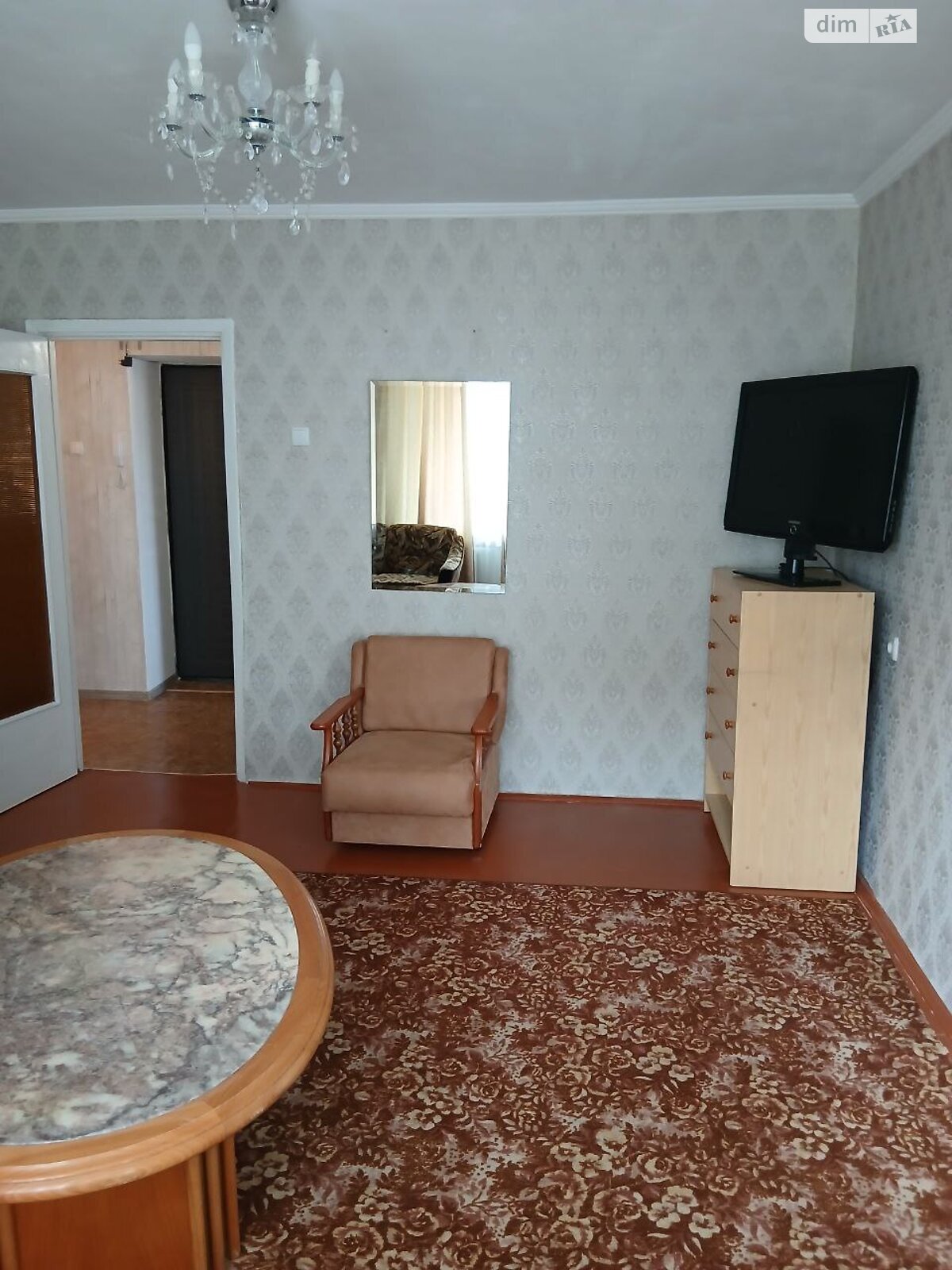 трехкомнатная квартира в Ровно, район Центр, на ул. Соборная 36 в аренду на долгий срок помесячно фото 1