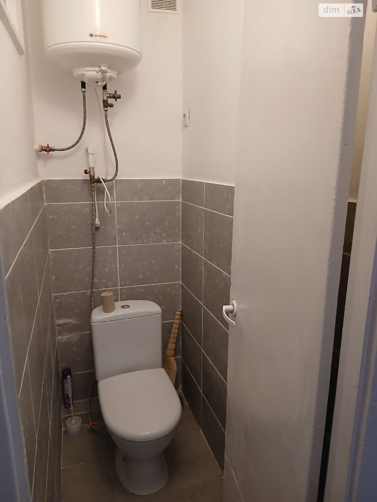 трехкомнатная квартира в Ровно, район Центр, на ул. Соборная 36 в аренду на долгий срок помесячно фото 1