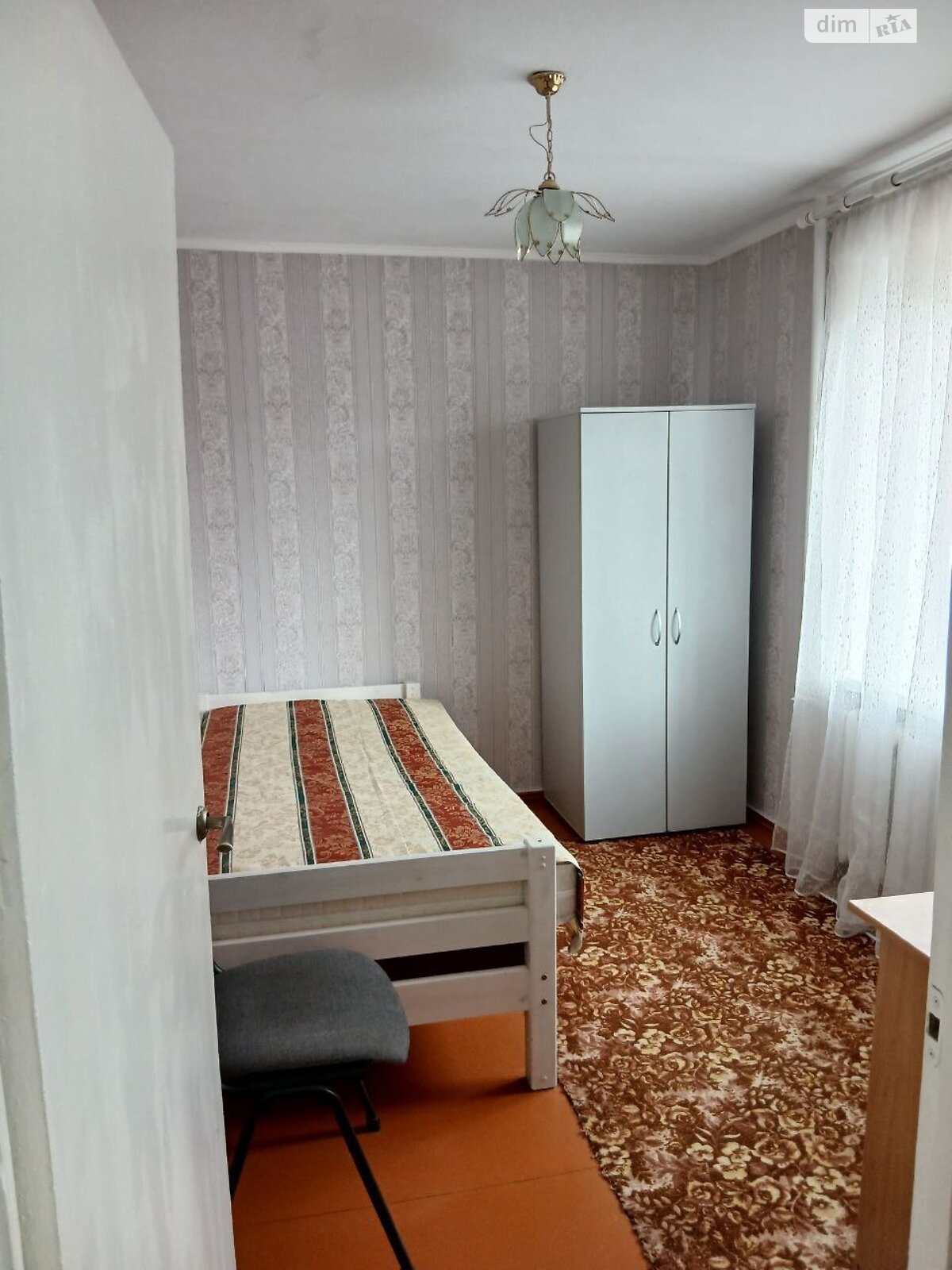 трехкомнатная квартира в Ровно, район Центр, на ул. Соборная 36 в аренду на долгий срок помесячно фото 1