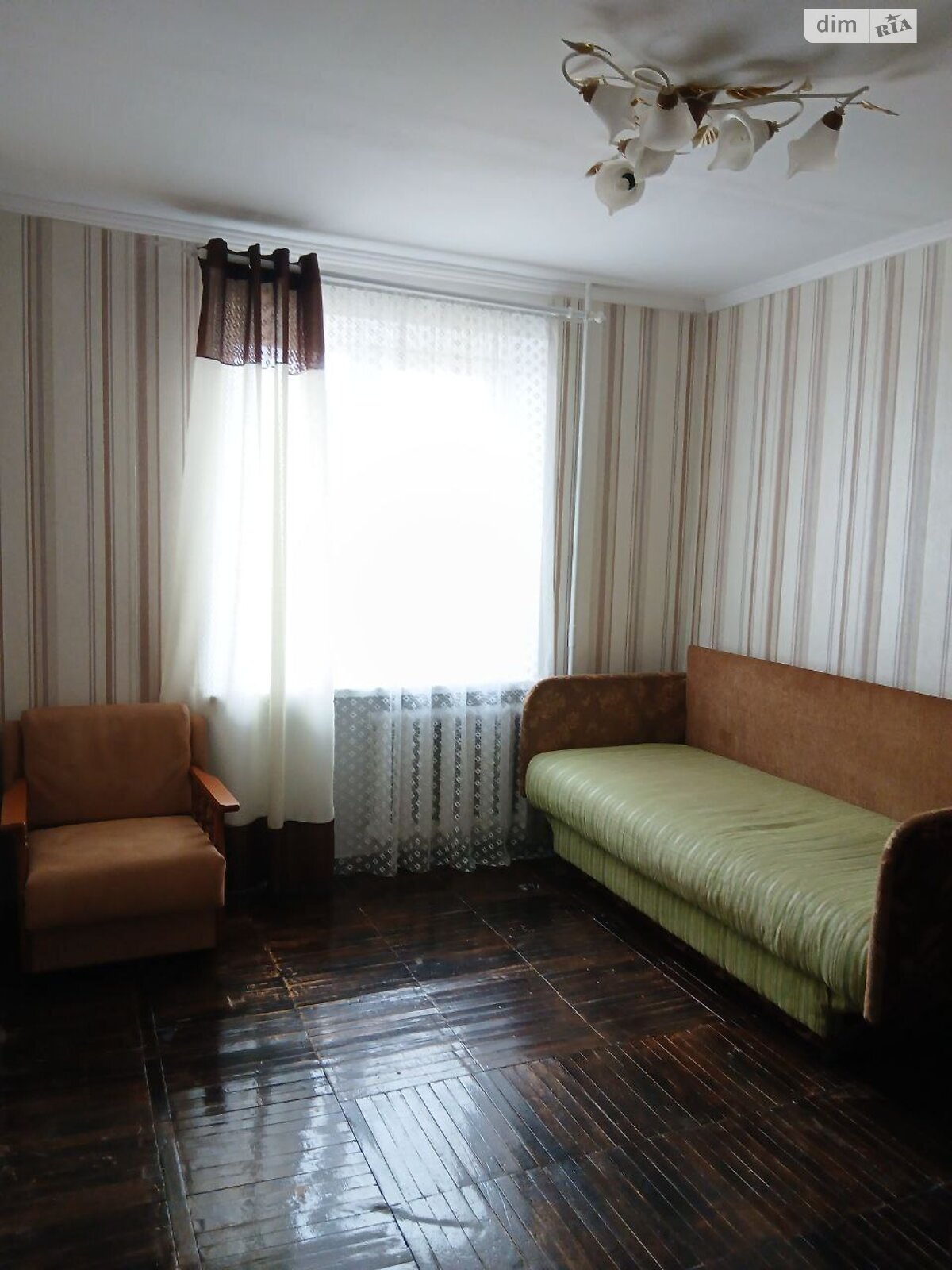 трехкомнатная квартира в Ровно, район Центр, на ул. Соборная 36 в аренду на долгий срок помесячно фото 1