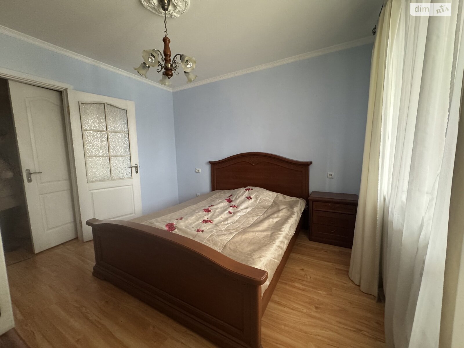 двухкомнатная квартира в Ровно, район Центр, на ул. Соборная 13 в аренду на долгий срок помесячно фото 1