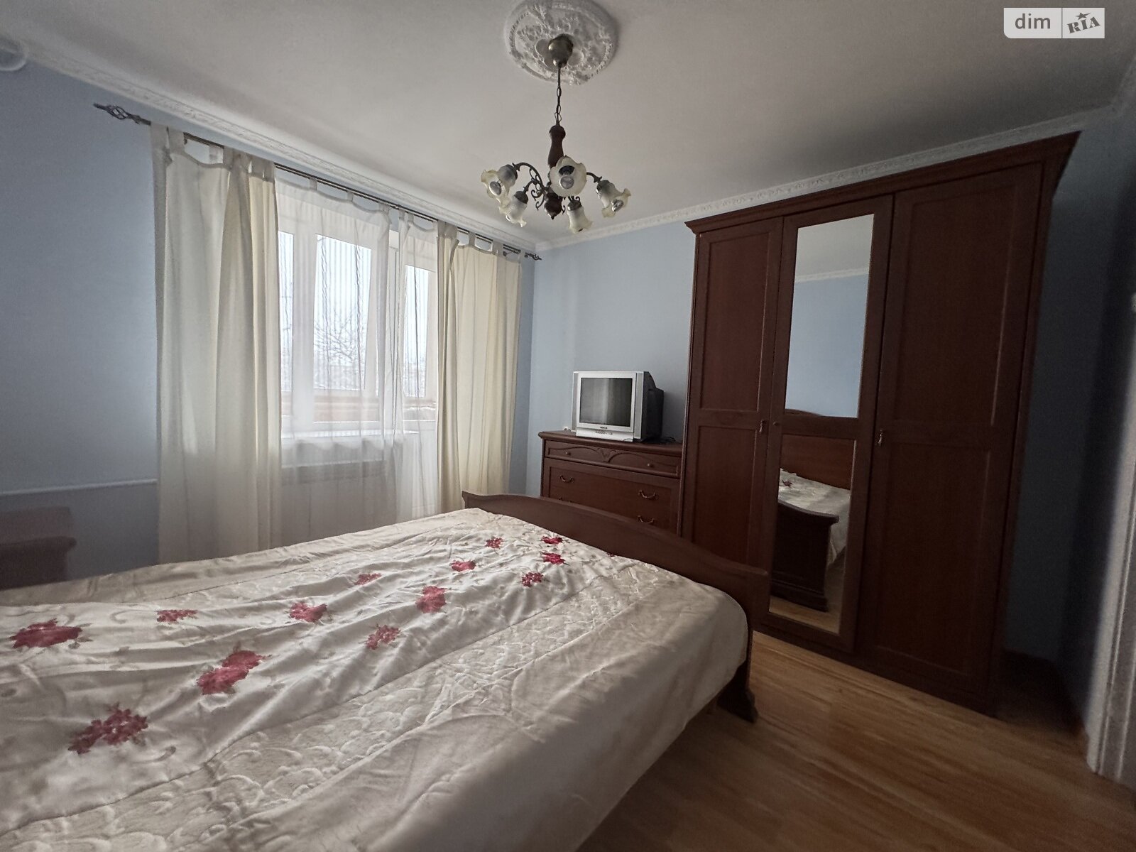 двухкомнатная квартира в Ровно, район Центр, на ул. Соборная 13 в аренду на долгий срок помесячно фото 1