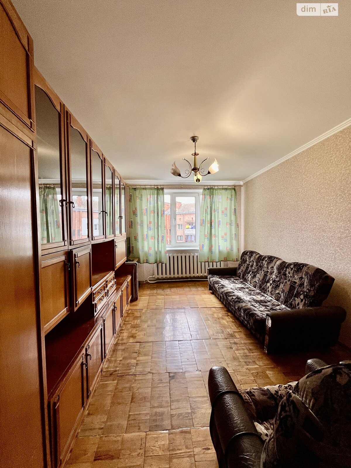 трехкомнатная квартира в Ровно, район Центр, на ул. Замковая в аренду на долгий срок помесячно фото 1
