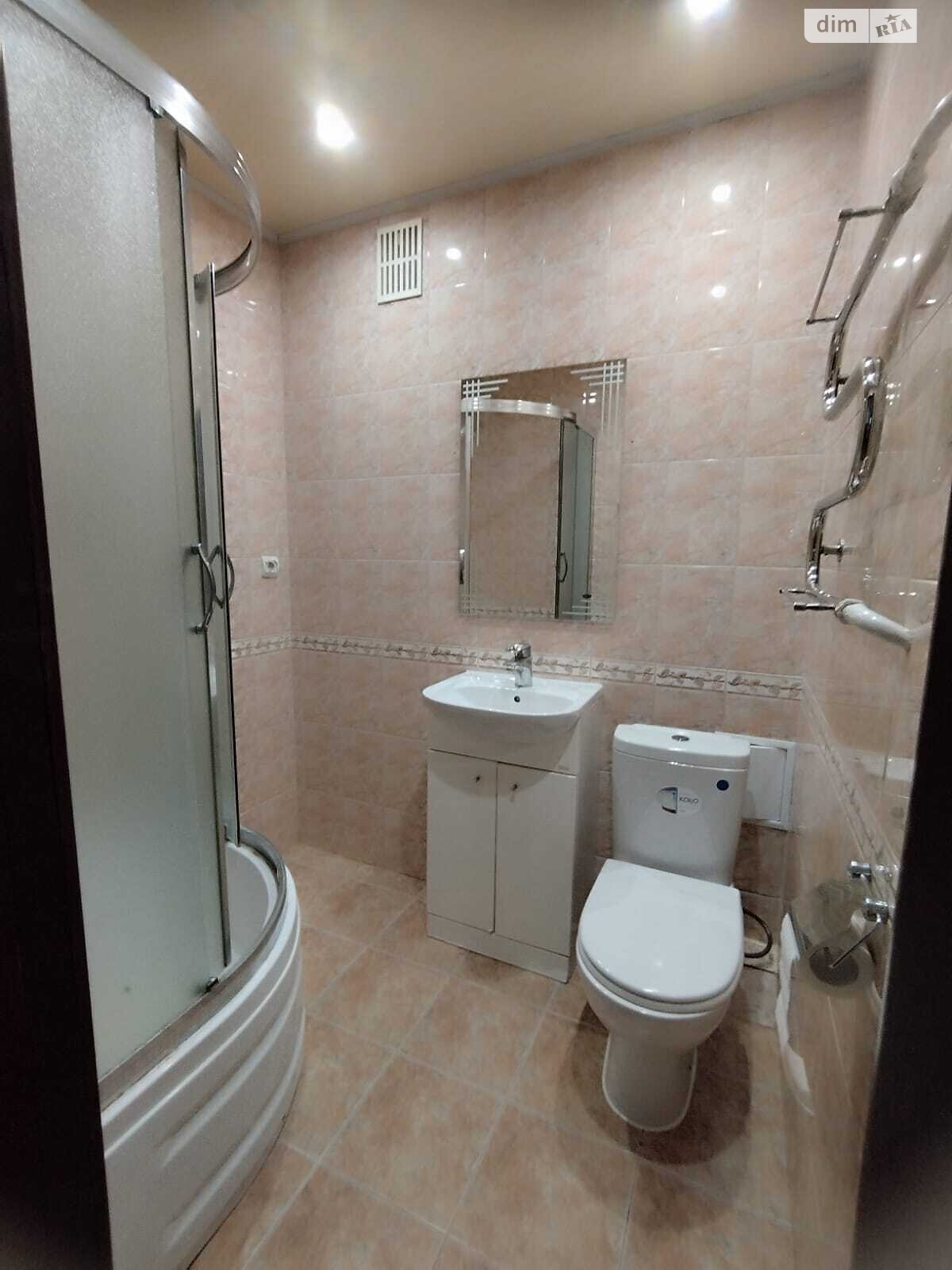 двухкомнатная квартира в Ровно, район Центр, на ул. Петлюры Симона 40 в аренду на долгий срок помесячно фото 1