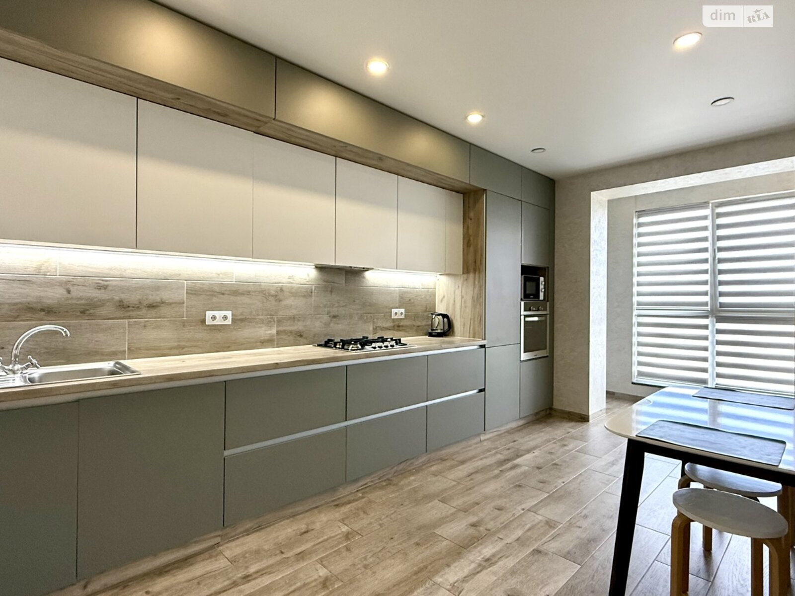 трехкомнатная квартира в Ровно, район Южный, на ул. Черновола Вячеслава 91Ф, кв. 31 в аренду на долгий срок помесячно фото 1 трехкомнатная квартира в Ровно, район Южный, на ул. Черновола Вячеслава 91Ф, кв. 31 в аренду на долгий срок помесячно фото 1